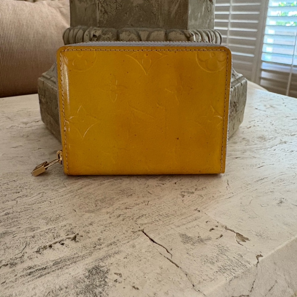 Louis Vuitton Yellow Monogram Vernis Leather Zippy Compact Wallet - Picture 2 of 13